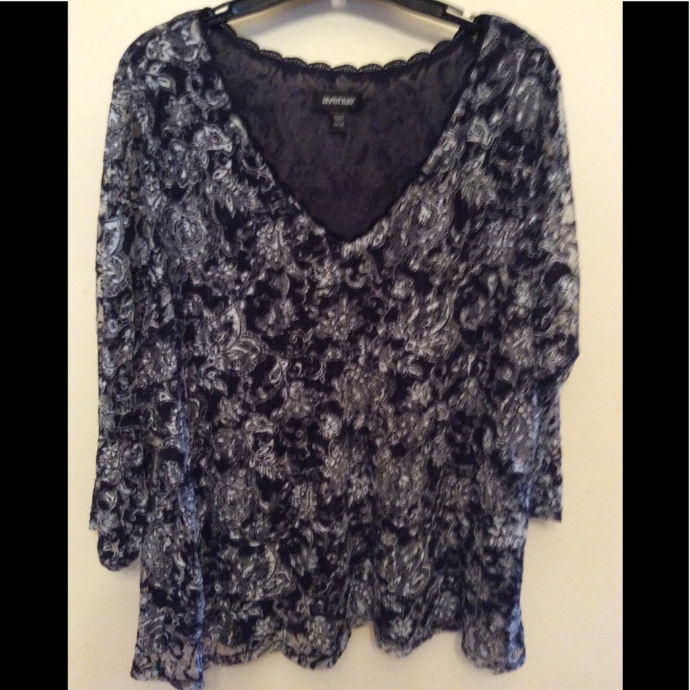 Avenue    Fancy Print   Stretch Lace Blouse 🌹 EUC